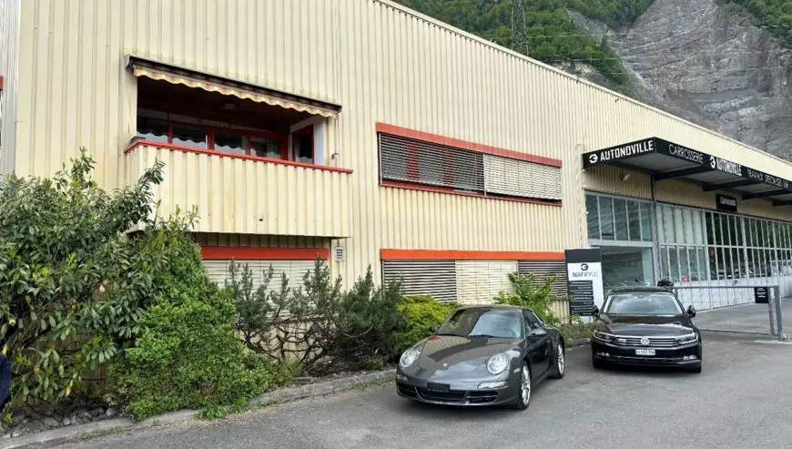 1670 m2 di capannone artigianale con 212 m2 di superficie residenziale a Villeneuve